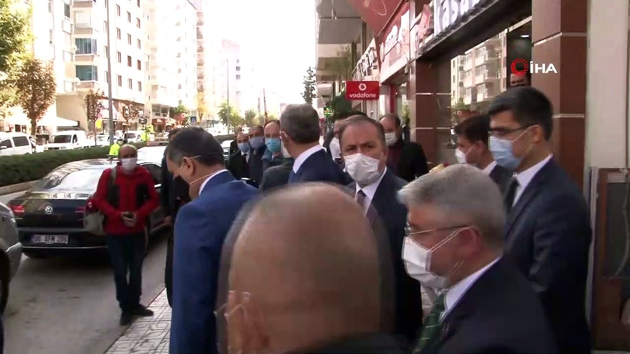 Adalet Bakanı Gül'den depremde yakınlarını kaybeden Yücel ailesine ziyaret