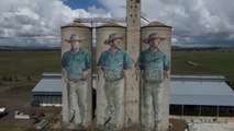 Un artista australiano utiliza los silos de grano para enormes murales