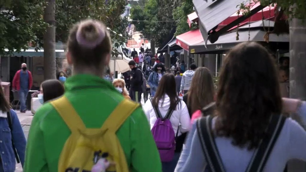 «Ξεχύθηκαν» οι Λαμιώτες στα καφέ και στα καταστήματα για τα τελευταία ψώνια λίγες ώρες πριν το 2ο lockdown