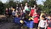 Mersinli çocuklar İzmirli depremzedeler için narenciye topladı