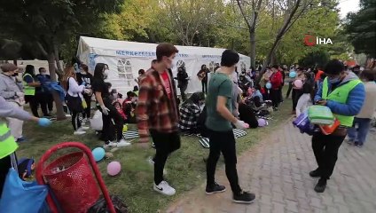 Depremzedelere gelen yardımlar dağıtılıyor