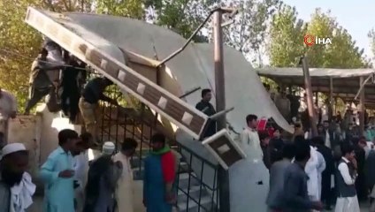 - Pakistan Başbakanı Imran Khan’ın Mitinginde Çatı Çöktü: 18 Yaralı