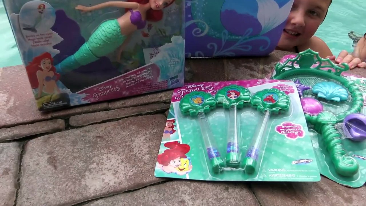 Sophia Isabella e Alice Brincando na Piscina Episódio  (17)