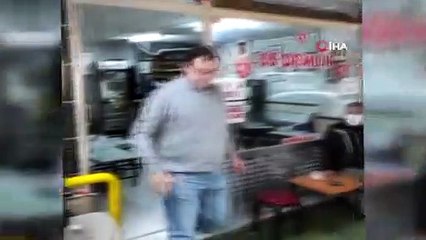 Çay ocağında yumruklu kavga kamerada