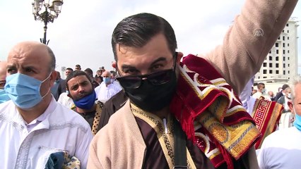 Cezayir'de yaklaşık 8 ay sonra ilk cuma namazı kılındı