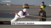 Russlands stärkster Mann schleppt Boeing ab