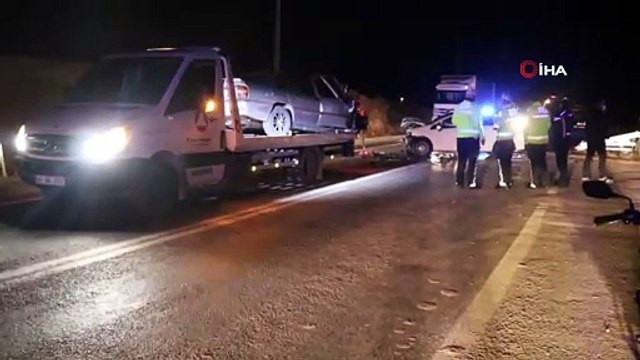 Ters şeride girdi, kafa kafaya çarpıştı: 1 ölü, 1 yaralı