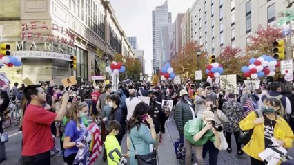 Trump ve Biden destekçilerinin oy merkezi önündeki bekleyişi sürüyor (2) - PHILADELPHIA