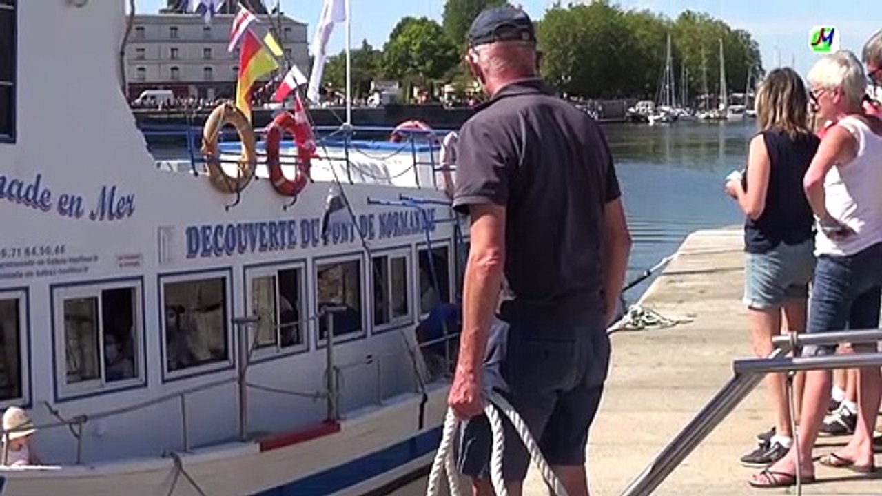 Le pont de Normandie vu de la mer