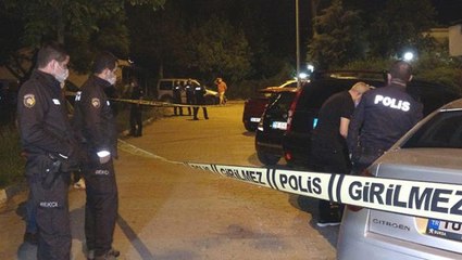 Tartıştığı sevgilisinin kapısına geldi, başka bir erkekle görünce kurşun yağdırdı