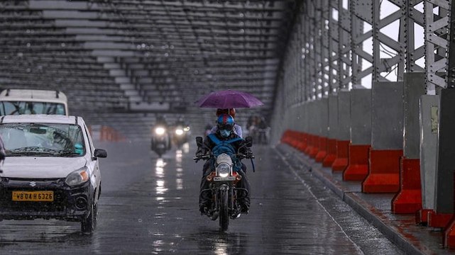 Strong winds, heavy rain lashes WB, Odisha; flight operations suspended due to cyclone Yaas; more