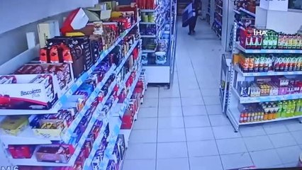 Marketten televizyonu böyle çalıp kaçtı