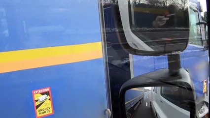 Footage shows driver on phone narrowly avoid hitting police in HGV ‘supercab’