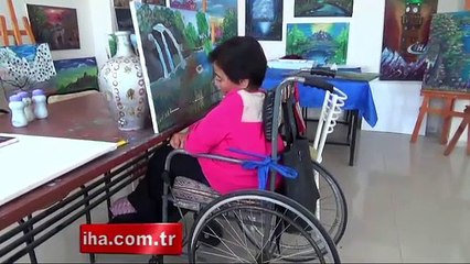 Bedensel engelli Narin Işık, ağzıyla yaptığı portreyi Erdoğan'a hediye etmek istiyor