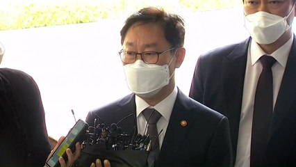 '패스트트랙 충돌' 피고인 출석 박범계..."법무장관으로서 민망" / YTN