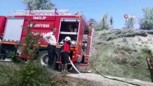 Çorum'da yangın: 1ev, 1 samanlık ve 1 ahır yandı