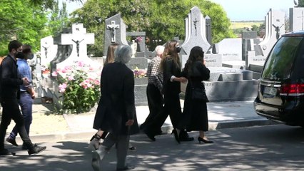 Ángela Molina, destrozada, da el último adiós a su madre, Ángela Tejedor (GTRES)