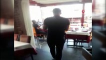 Polis alkışlayarak içeri girdi... Balık restoranında müzikli eğlenceye polis baskını