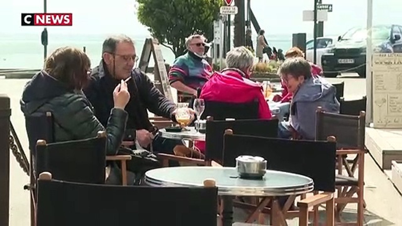 Le nombre de fumeurs a arrêté de baisser l'an dernier en France, rebondissant même chez les personnes aux revenus les moins élevés, "dans un contexte de crise sociale", selon un rapport
