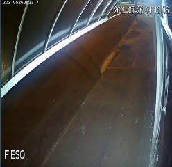 Vídeo mostra carro sendo jogado contra empresa em tentativa de furto no São Cristóvão