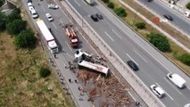 Son dakika haberleri: Sancaktepe TEM Otoyolu'nda TIR kazası: TEM trafiğe kapandı