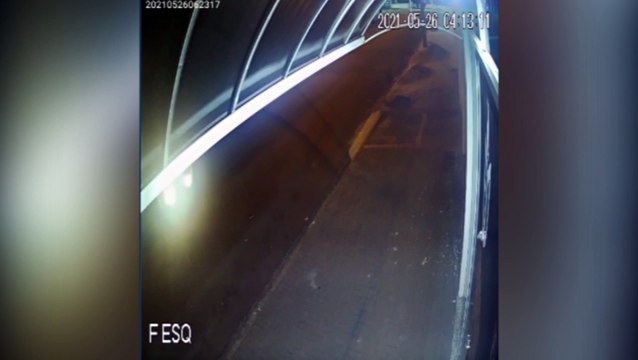 Vídeo mostra carro sendo jogado contra empresa em tentativa de furto no São Cristóvão