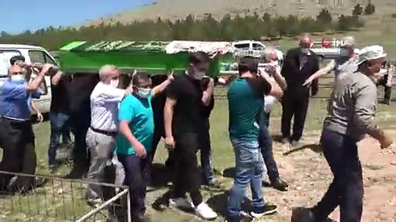 Kazada ölen babaanne ile 2 torunu yan yana toprağa verildi