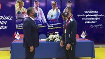 İSTANBUL - Avrupa Şampiyonası'nda madalya kazanan milli karateciler, basın mensuplarıyla bir araya geldi