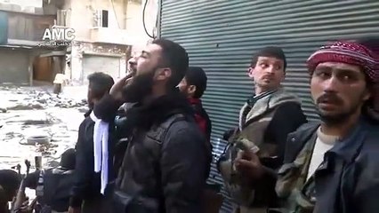 Halep'te şiddetli çatışmalar sürerken okunan ezan