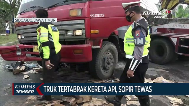Palang Pintu Diduga Terlambat Ditutup, Kereta Api Tabrak Truk, 1 Orang Tewas