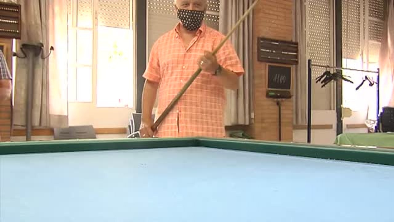 "Por fin nos podemos echar la partida con los amigos". Así es la reapertura de los centros de día de mayores