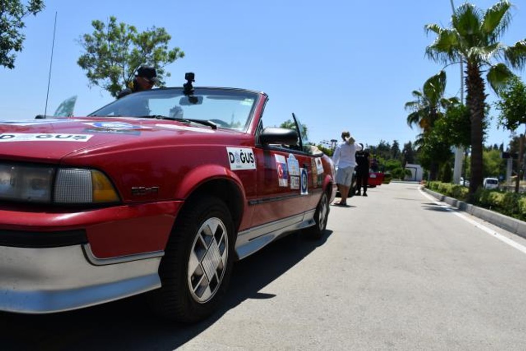 Europa-Orient/Doğu-Batı Dostluk ve Barış Rallisi Adana'dan uğurlandı