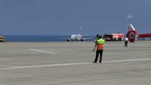 TRABZON - Ürdün'den Trabzon Havalimanına gelen ilk uçak 'su takı' töreniyle karşılandı