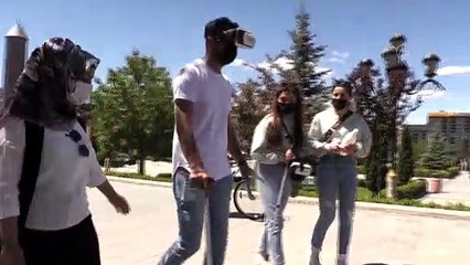 Download Video: ERZURUM - Öğrenciler görme engellilerin yaşadığı sıkıntılara 'hissettirerek' dikkati çekti