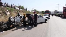 Son dakika haber! 3 aracın karıştığı trafik kazasında 1'i çocuk 3 kişi yaralandı