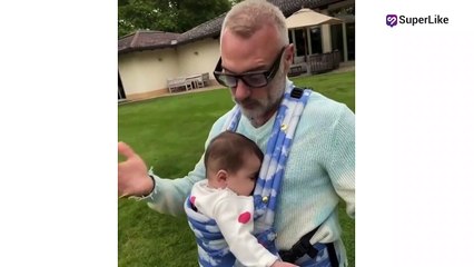 Скачать видео: Gianluca Vacchi enterneció a todos con video junto su hija Blu Jerusalema