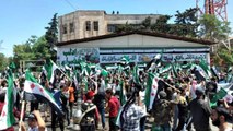Esad, kimyasal saldırı düzenlediği ifade edilen Duma'da oy kullandıİdlib'te seçime karşı protesto devam ediyor