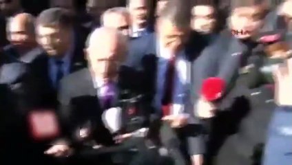 Kılıçdaroğlu'nun zor anları, 'Arkadaşlar ittirmeyin'