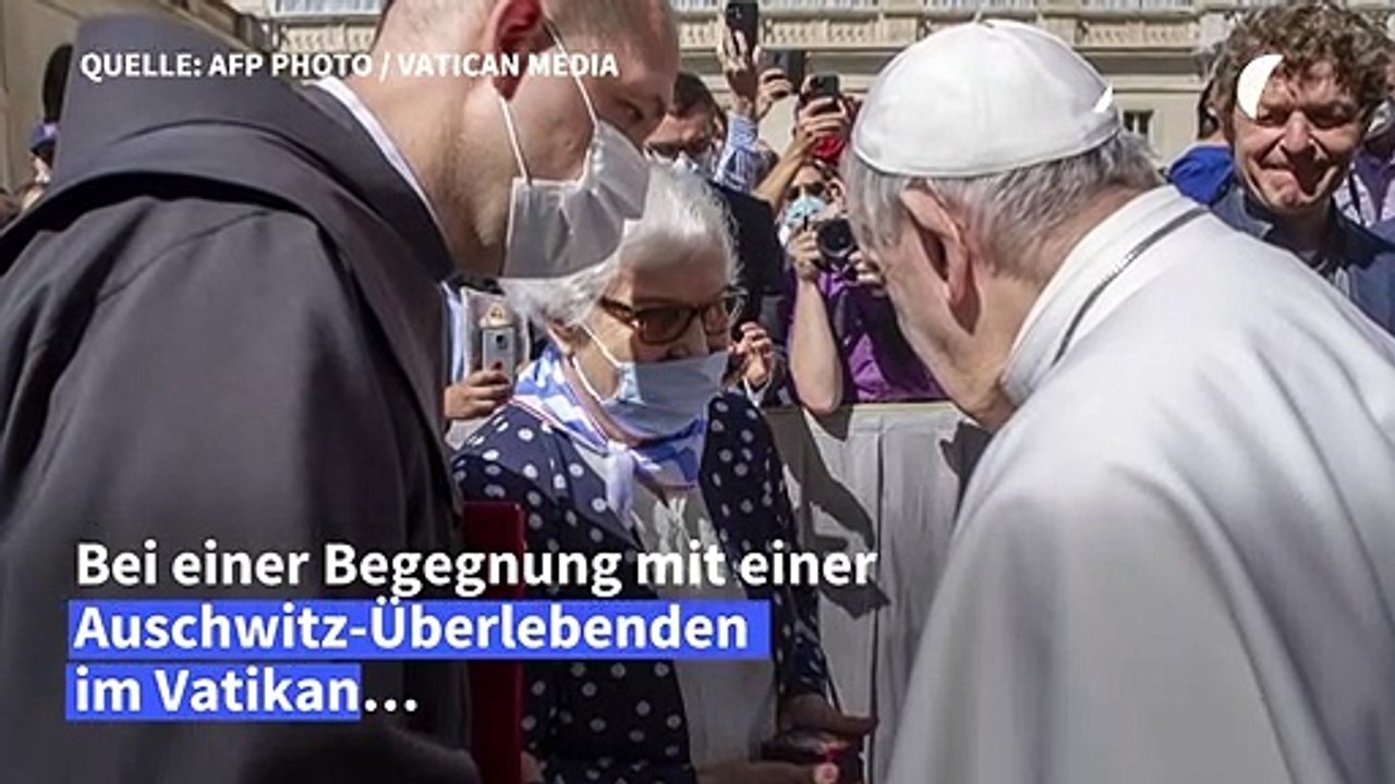 Papst küsst Tätowierung einer Auschwitz-Überlebenden