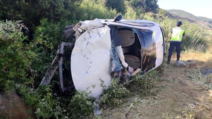 Kontrolden çıkan araç şarampole devrildi: 4 yaralı