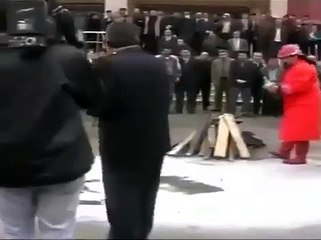 İtfaiyecinin başına öyle bir şey geldi ki!