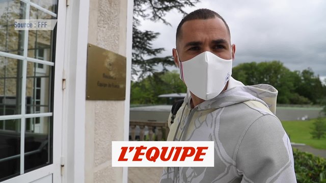 Les images de l'arrivée de Benzema à Clairefontaine - Foot - Euro - Bleus