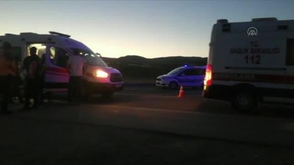 Yolcu minibüsü ile otomobil çarpıştı: 5 yaralı