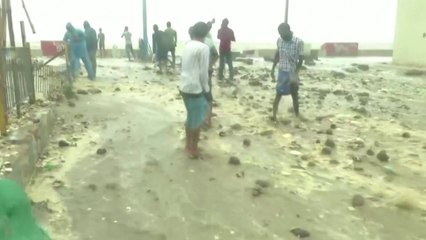 인도에 또 대형 사이클론...동부 해안 주민 수백만 명 대피 / YTN