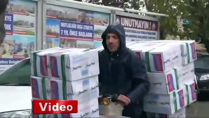 Tam 40 koli makarnayı motosikletle taşıdı