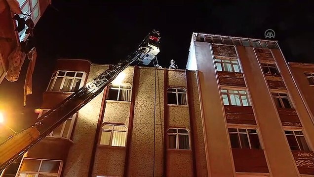 İSTANBUL - Zeytinburnu'nda bir evde çıkan yangın söndürüldü