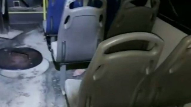 Megabús de Pereira fue atacado con piedras y palos por encapuchados