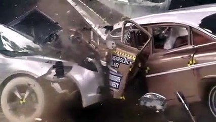Chevrolet'in 1959 ve 2009 model arabaları kafa kafaya çarpışırsa!