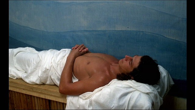 LES BRONZÉS Film - Extrait avec Gérard Jugnot, Christian Clavier, et Thierry Lhermitte - Massage