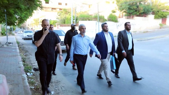 GAZZE - Hamas'ın Gazze Sorumlusu Sinvar, suikast tehditlerine rağmen evine yürüyerek döndü